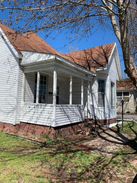 view of front of house with a porch