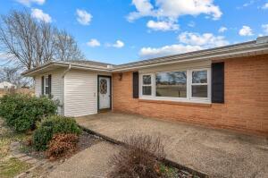 9800 Red Spring Rd, Mountain Grove, MO 65711 - view of front of home