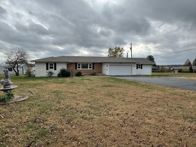 ranch-style house featuring a front lawn and a garage