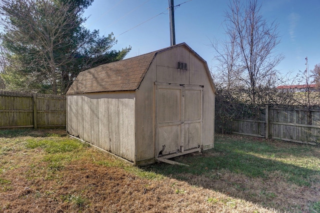 view of outdoor structure with a yard