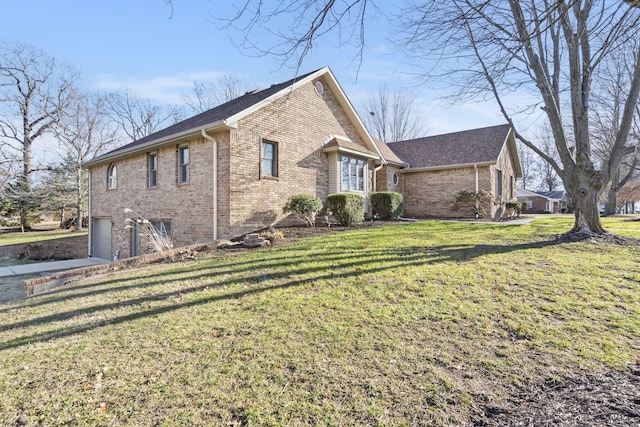 view of front of property featuring a garage and a front yard