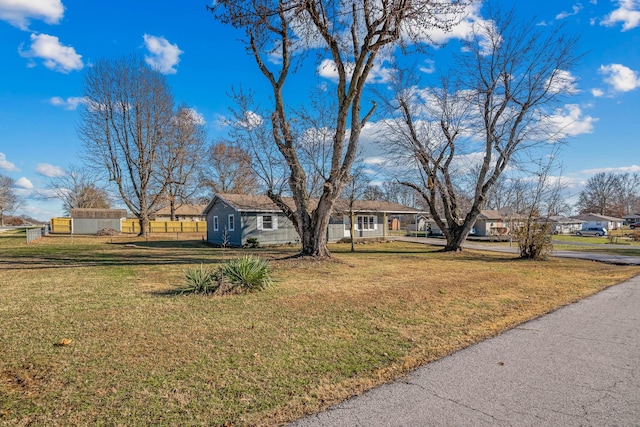 view of front of home featuring a front lawn