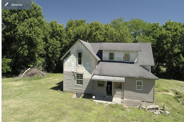 view of front of home featuring a front lawn