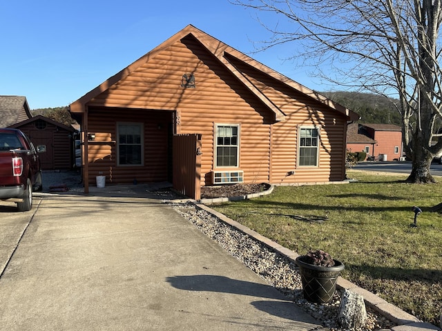 view of front of house with a front yard