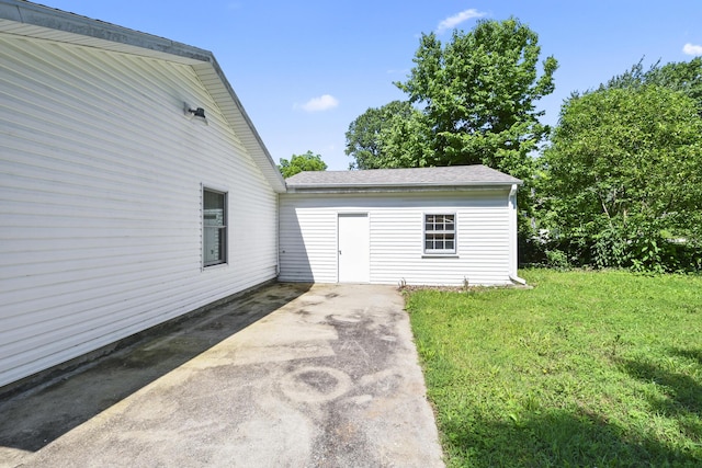 3011 E Lamonta Dr, Springfield, MO 65804 - entrance to property with a lawn, a patio area, and a shingled roof