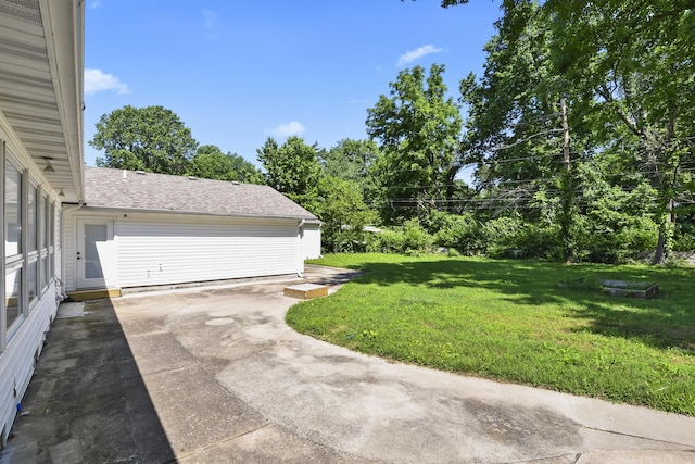 3011 E Lamonta Dr, Springfield, MO 65804 - view of grassy yard with a patio area and view of wooded area