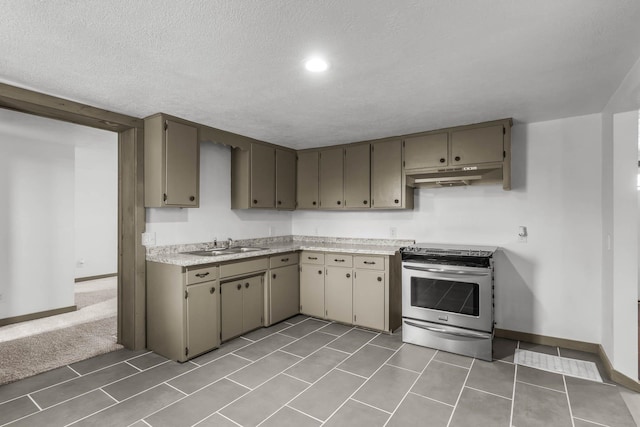 kitchen with stainless steel range, sink, light colored carpet, a textured ceiling, and gray cabinets