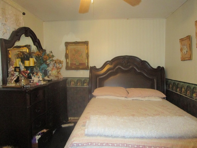 bedroom featuring ceiling fan