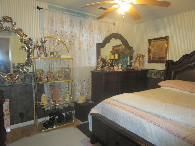 bedroom featuring ceiling fan