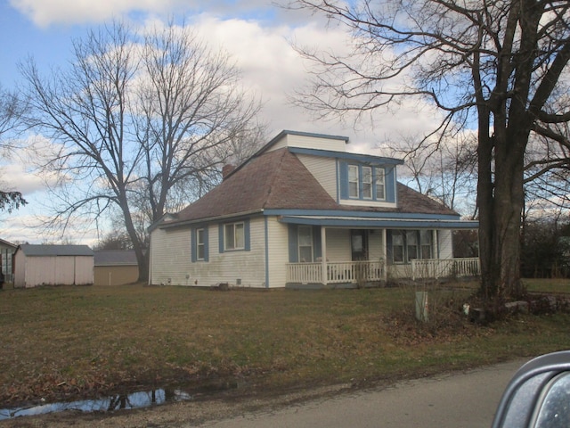 view of front facade with a front lawn and a porch