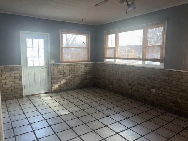 unfurnished room featuring ceiling fan and light tile patterned floors