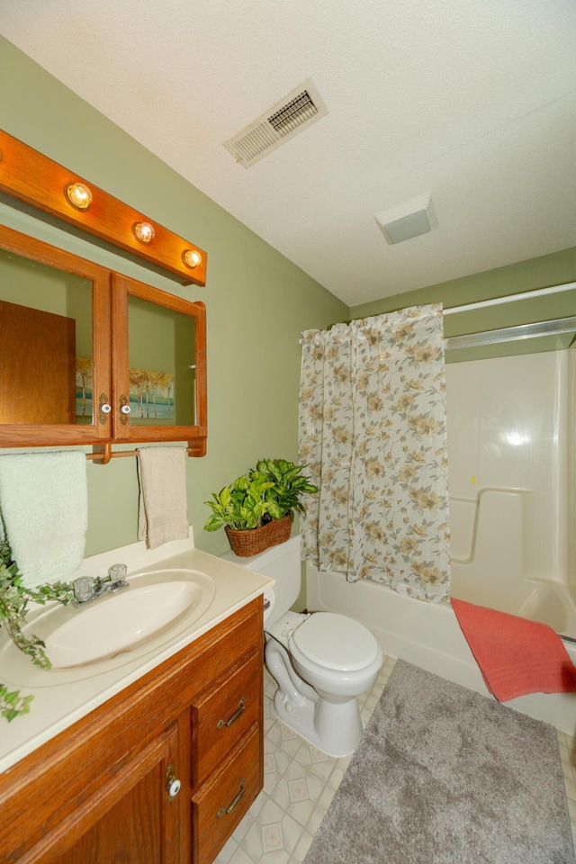 full bathroom featuring shower / bath combo with shower curtain, vanity, and toilet