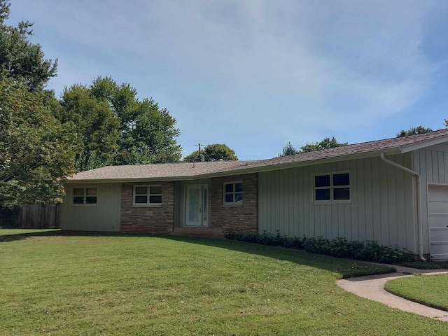 ranch-style home with a front yard