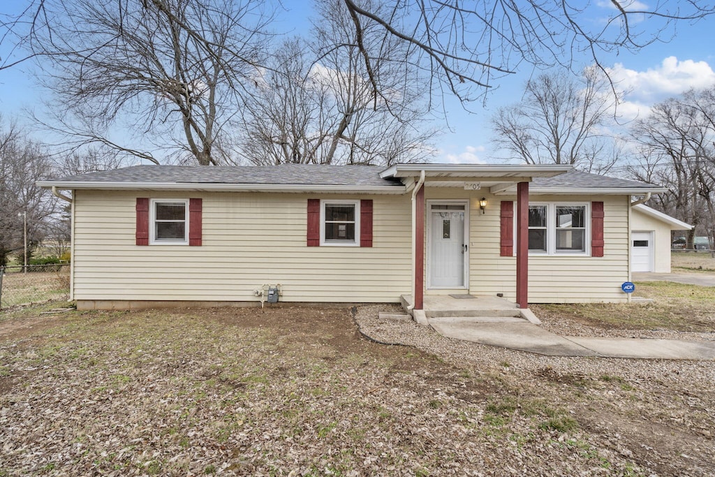 view of front of property featuring a garage