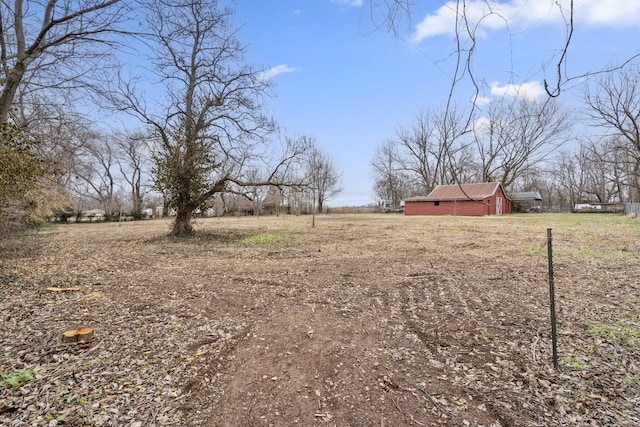 view of yard featuring a rural view