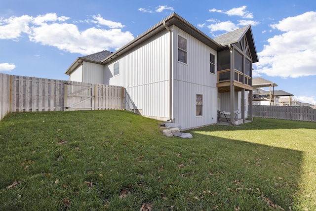 back of house featuring a lawn