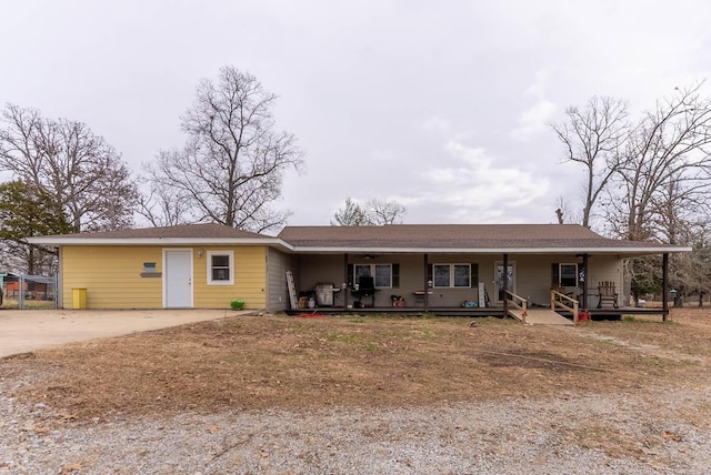 ranch-style home featuring covered porch