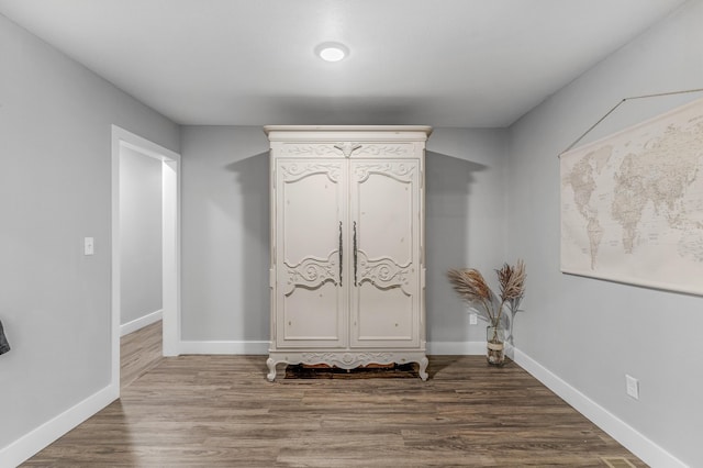 details featuring hardwood / wood-style floors