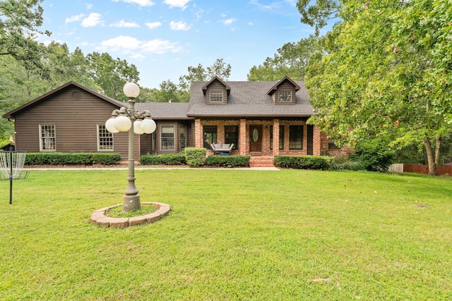 view of front of house featuring a front lawn