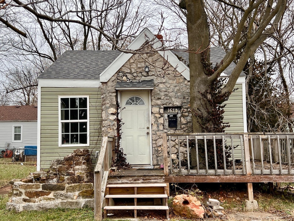 view of front of property featuring a wooden deck