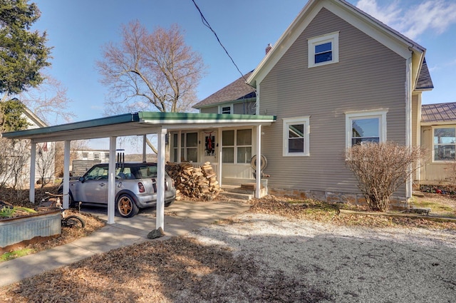 view of front facade featuring a carport