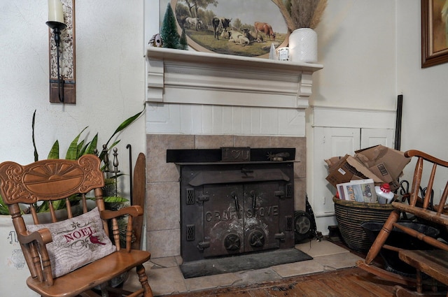 room details featuring a fireplace