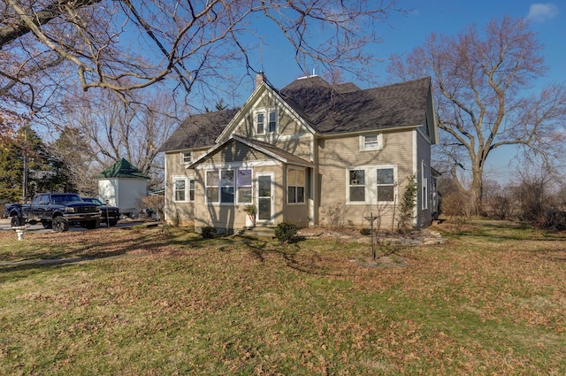 view of front of property with a front lawn