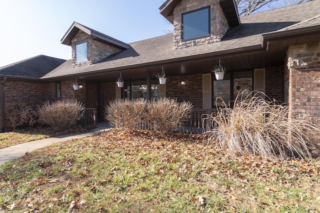 view of front of house featuring covered porch