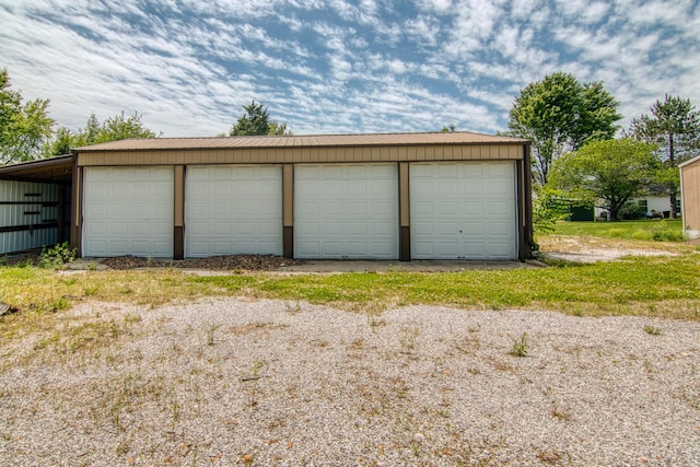 1012 W Monarch Dr, Nixa, MO 65714 - view of garage