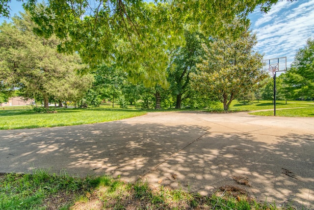 1012 W Monarch Dr, Nixa, MO 65714 - view of home's community with a yard and basketball court