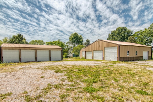 1012 W Monarch Dr, Nixa, MO 65714 - view of garage