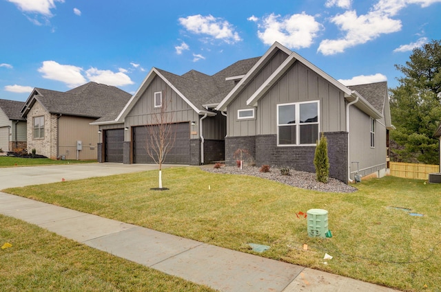 view of front facade featuring a garage and a front lawn