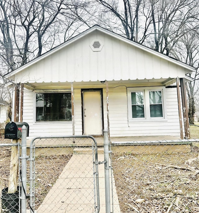 view of front of home with covered porch