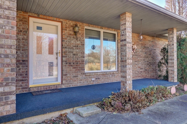 doorway to property with covered porch