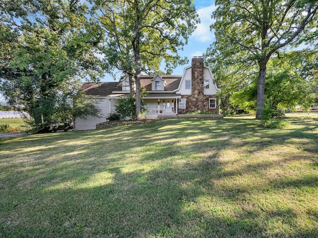 view of front of property featuring covered porch and a front lawn