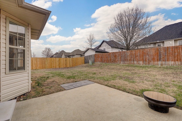 view of yard featuring a patio