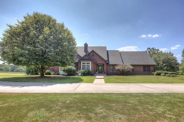 view of front of property with a front lawn