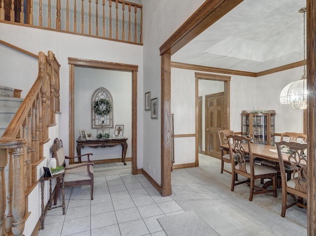 entryway featuring light carpet and an inviting chandelier