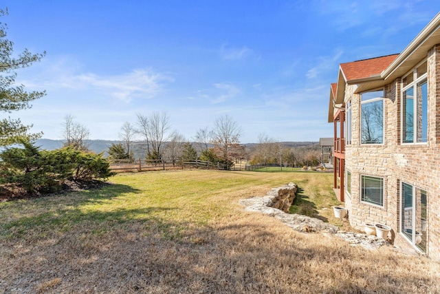 view of yard featuring a rural view