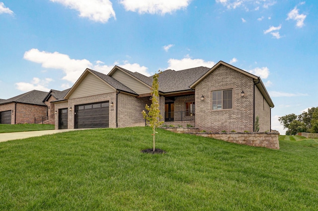 view of front facade featuring a garage and a front yard