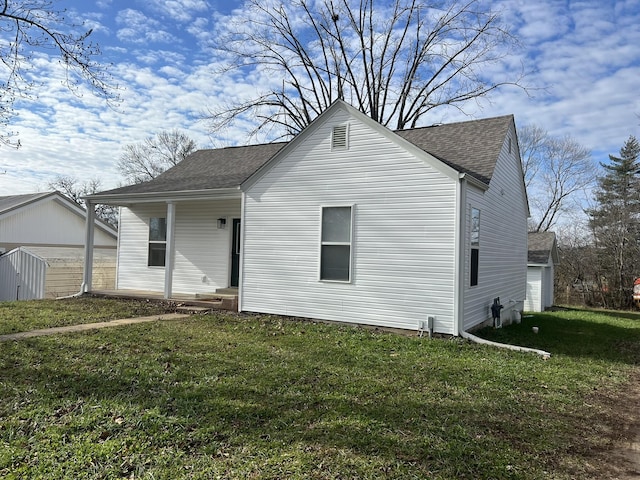 view of front of property with a front lawn