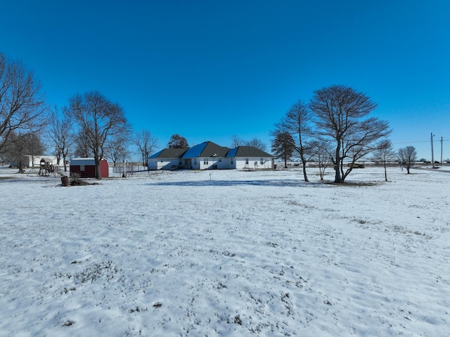 view of yard layered in snow