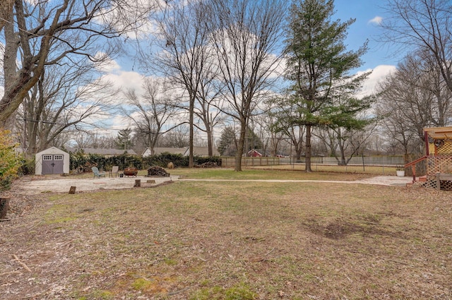 view of yard featuring a shed