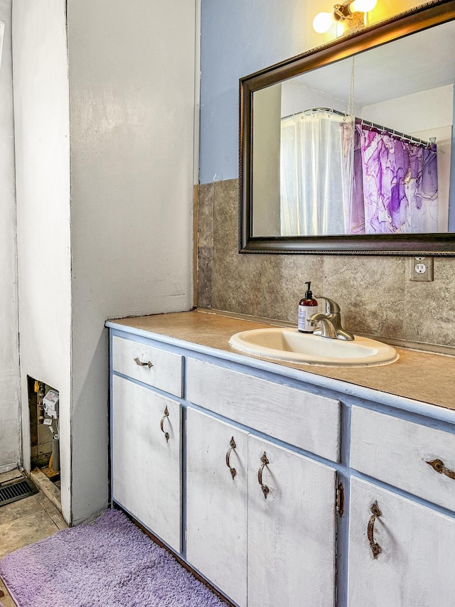 bathroom with backsplash and vanity