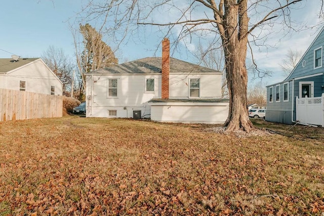 back of house featuring a yard