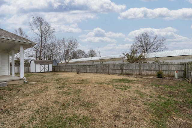 view of yard with a storage shed