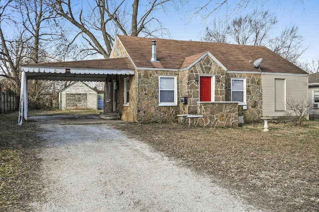 view of front facade with an outdoor structure and a carport