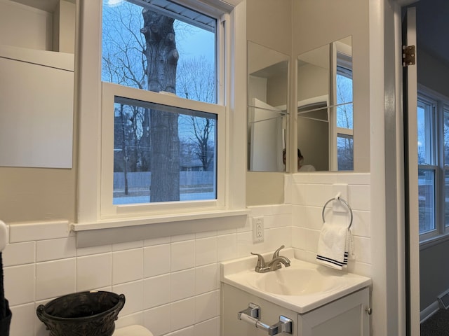 bathroom featuring tasteful backsplash and sink