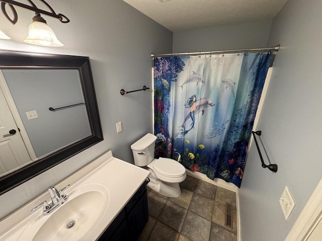 bathroom featuring a shower with shower curtain, vanity, and toilet