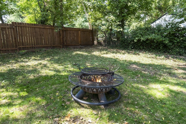 view of yard featuring an outdoor fire pit